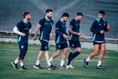 Erzurumspor FK futbolcuları teknik direktör Serkan Özbalta yönetiminde Erzurumspor Tesisleri’nde antrenman yapıyor