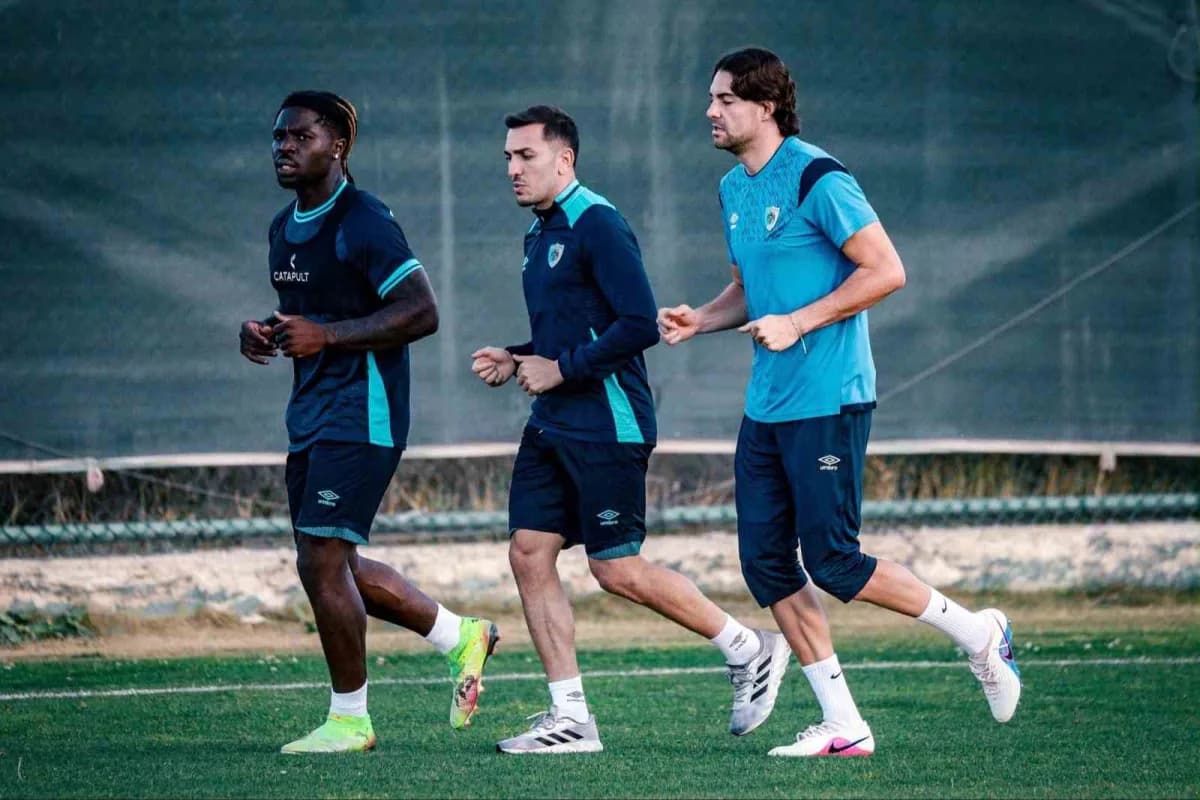 Erzurumspor FK’da milli ara nedeniyle verilen 5 günlük izin sona ererken, mavi-beyazlı ekip bugün yaptığı antrenmanla ça