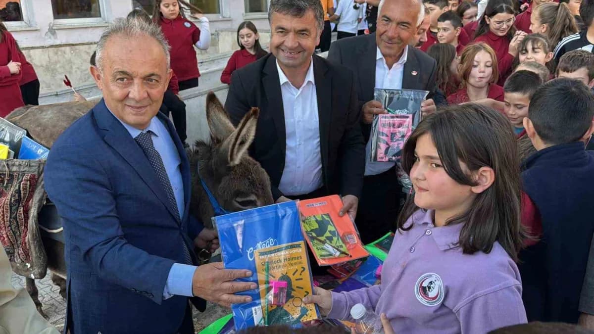 Almanya’da çalışırken çocukluk hayalinin peşine düşen 63 yaşındaki Ersin Bilge, eşeği Karakaçan’la birlikte köy köy, şeh
