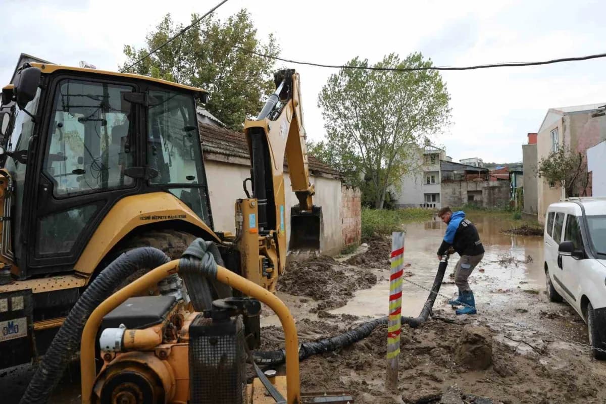 Bursa Büyükşehir Belediye Başkan Vekili Şahin Biba, il genelinde etkili olan yağışın ardından sel ve su baskını yaşanan