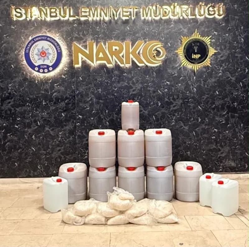İstanbul Esenyurt'ta düzenlenen uyuşturucu operasyonunda ele geçirilen maddeler