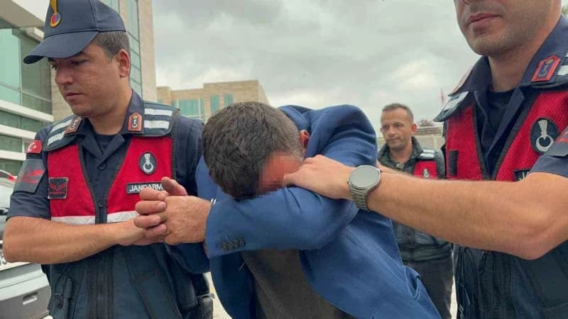 Samsun'da eşini öldürmekle suçlanan sanığın duruşma salonundaki görüntüsü