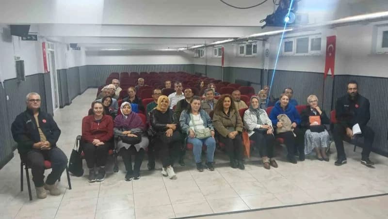 Eskişehir Afet ve Acil Durum Yönetimi İl Müdürlüğü (AFAD) ekiplerince mahalle bazlı Afet eğitimi gerçekleştirildi.
