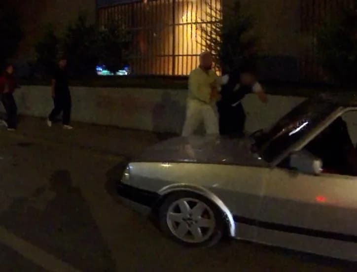 Eskişehir'de AVM önünde park halindeki araç içindeki kişiye yönelik sözlü saldırı anları