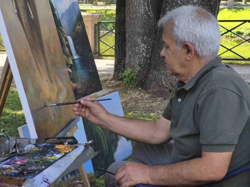 Eskişehir'de yaşayan 73 yaşındaki emekli Öğretmen Metin Kaplan, çocukluk yıllarında hiç bir eğitim almadan başladığı res