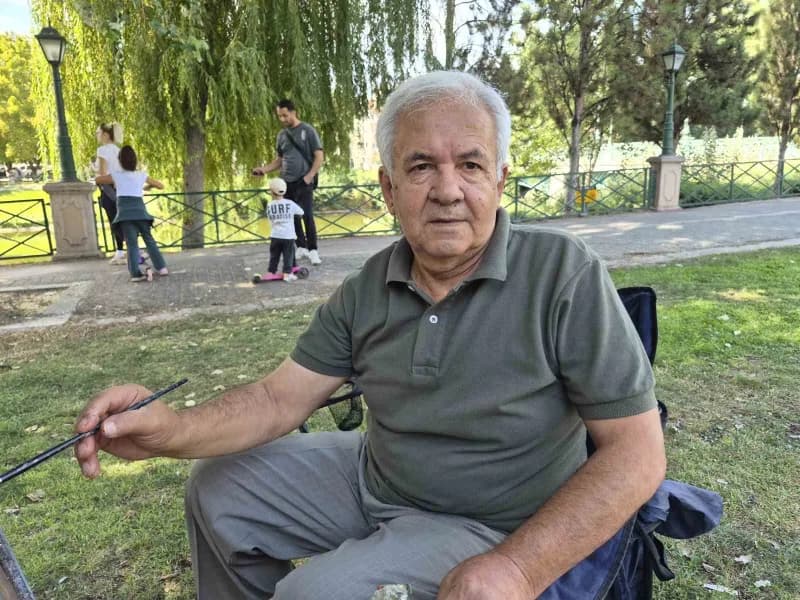 Eskişehir'de yaşayan 73 yaşındaki emekli Öğretmen Metin Kaplan, çocukluk yıllarında hiç bir eğitim almadan başladığı res