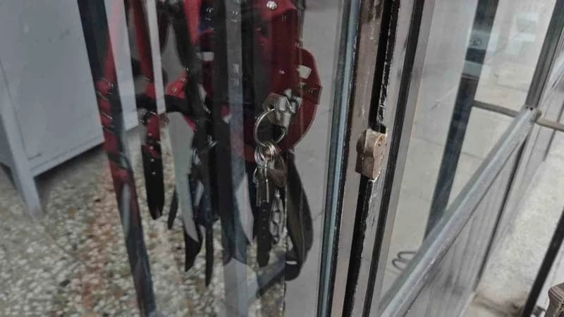 Eskişehir'de dükkanının içeriden kilitli olması ve telefonlara cevap vermemesi nedeniyle öldüğü ya da bayıldığı sanılan