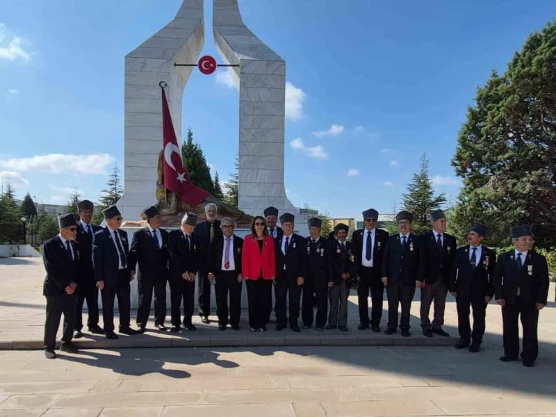 Eskişehir’de 19 Eylül Gaziler Günü dolayısıyla düzenlenen program kapsamında Gaziler ve şehit yakınları, Vişnelik Hava Ş