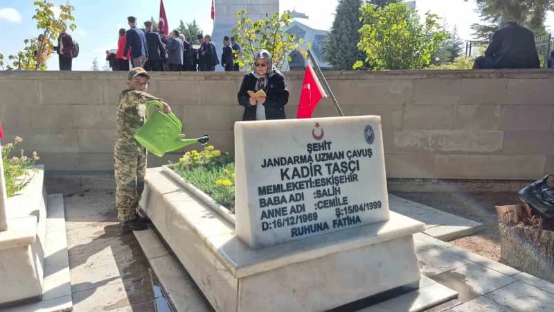 Eskişehir’de 19 Eylül Gaziler Günü dolayısıyla düzenlenen program kapsamında Gaziler ve şehit yakınları, Vişnelik Hava Ş