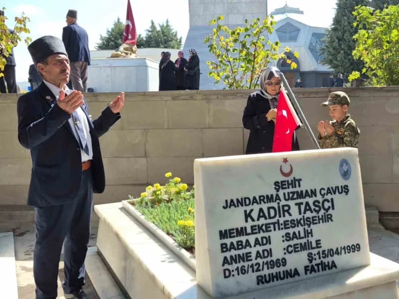 Eskişehir’de 19 Eylül Gaziler Günü dolayısıyla düzenlenen program kapsamında Gaziler ve şehit yakınları, Vişnelik Hava Ş