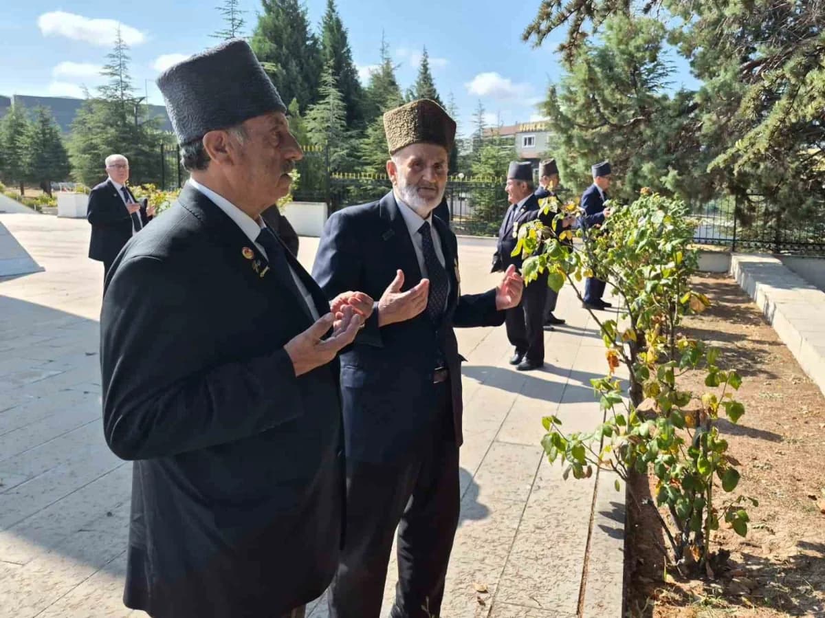 Eskişehir’de 19 Eylül Gaziler Günü dolayısıyla düzenlenen program kapsamında Gaziler ve şehit yakınları, Vişnelik Hava Ş