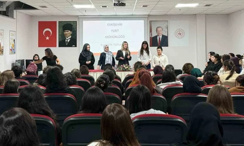 Eskişehir Gençlik ve Spor Bakanlığı yurtlarında yeni öğrencilerle iletişim toplantısı yapılıyor