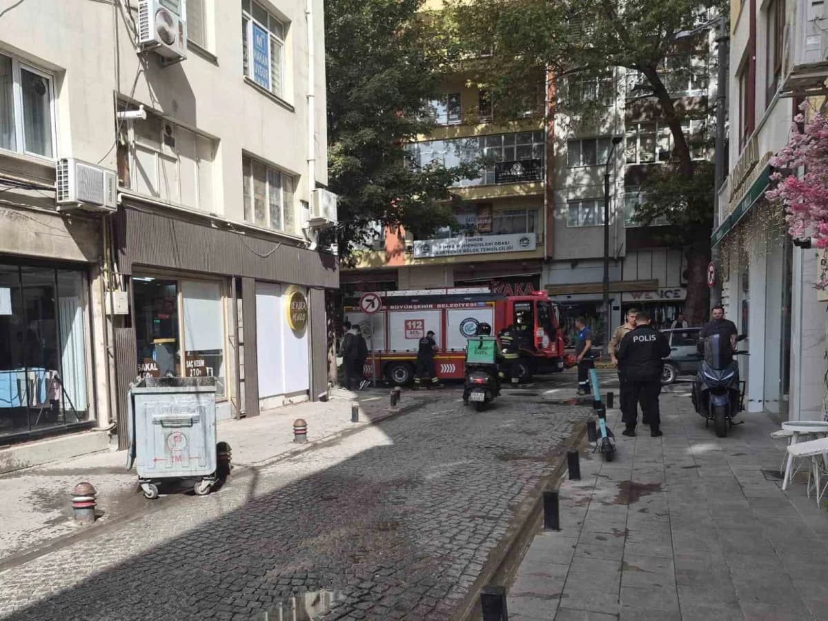 Eskişehir'de sabah saatlerinde özel bir okulun fen laboratuvarından atılan kimyasal maddelerin tepkimeye girmesi sonucu