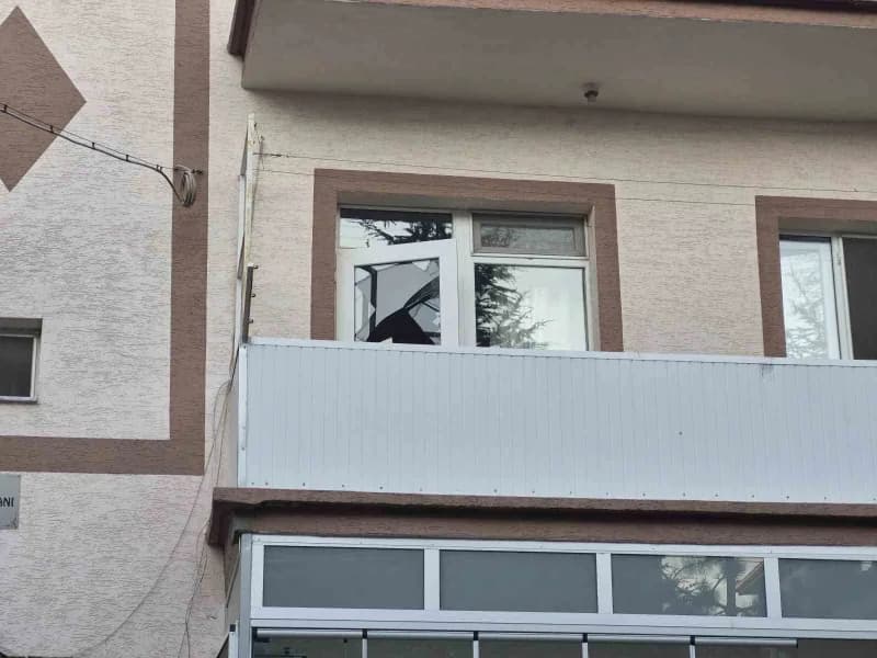 Eskişehir Tepebaşı ilçesinde kötü koku ihbarı sonrası evine girilen Mesut T.'nin cansız bedeni bulunduğu evin dış cephes