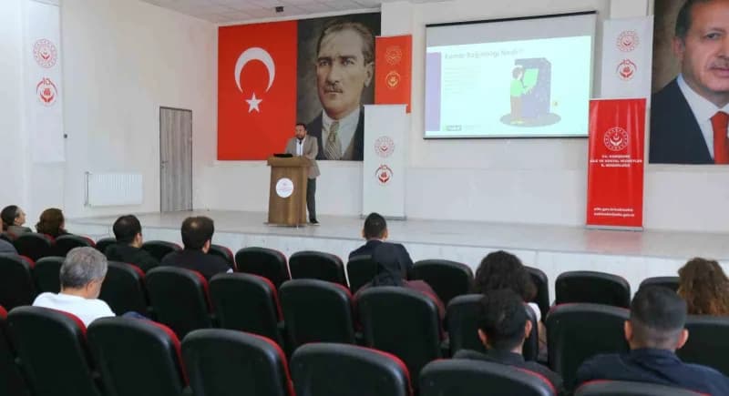 Eskişehir Aile ve Sosyal Hizmetler İl Müdürlüğü personeline yönelik 'kumar Bağımlılığı' eğitimi gerçekleştirildi.