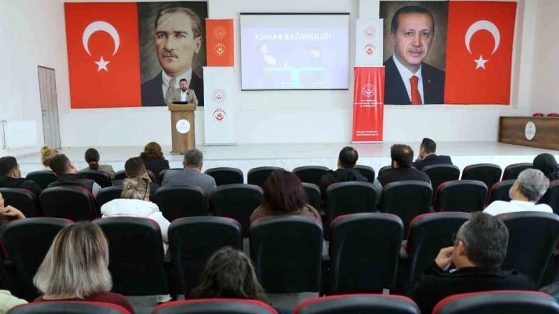 Eskişehir’de Aile ve Sosyal Hizmetler İl Müdürlüğü personeline kumar bağımlılığı eğitimi verilirken eğitim ortamı