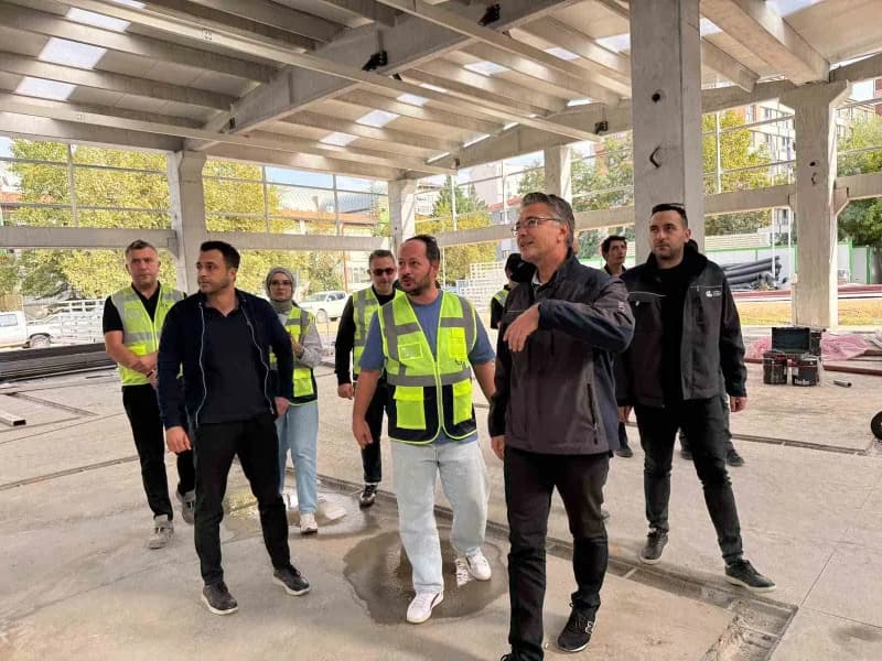 Eskişehir Büyükşehir Belediyesi, yapımı sürdürülen Kapalı Pazar Yeri Projesi’nde fiziki gerçekleşme yüzde 75 seviyesine