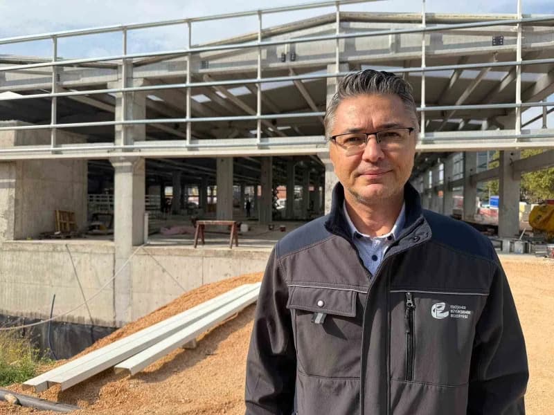 Projeye ilişkin sahada değerlendirmelerde bulunan Eskişehir Büyükşehir Belediyesi Fen İşleri Daire Başkanı Korhan Acar