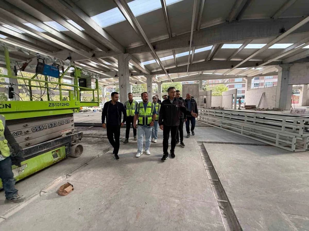 Eskişehir Büyükşehir Belediyesi, yapımı sürdürülen Kapalı Pazar Yeri Projesi’nde fiziki gerçekleşme yüzde 75 seviyesine