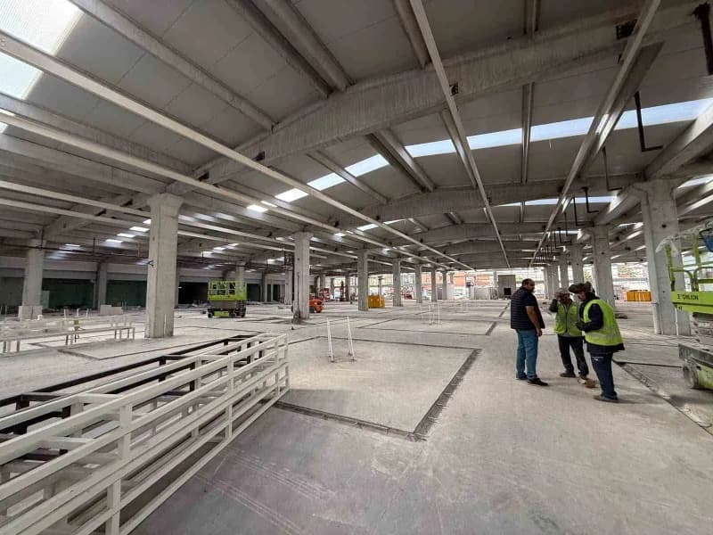 Eskişehir Büyükşehir Belediyesi, yapımı sürdürülen Kapalı Pazar Yeri Projesi’nde fiziki gerçekleşme yüzde 75 seviyesine
