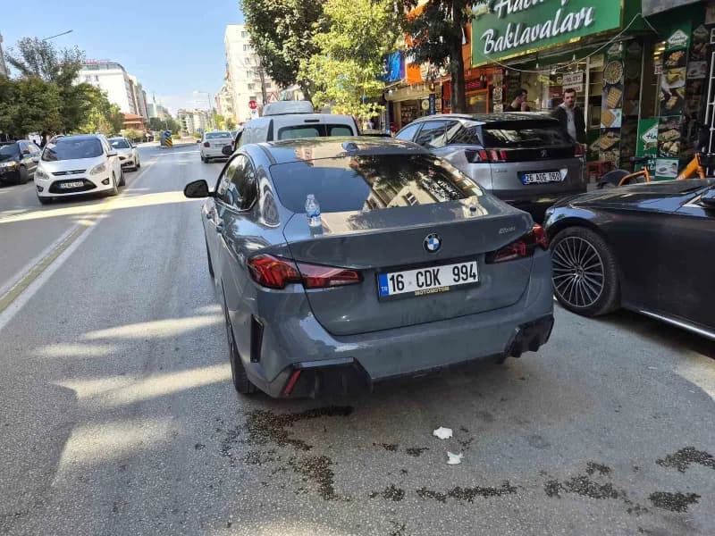 Eskişehir'de kaza sebebiyle tartıştığı otomobil sürücüsüne yumruk atan motosikletliye 180 bin TL Trafik cezası yazıldı.