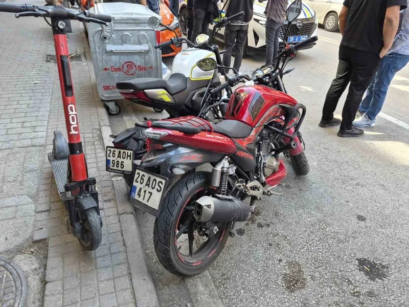Eskişehir'de kaza sebebiyle tartıştığı otomobil sürücüsüne yumruk atan motosikletliye 180 bin TL Trafik cezası yazıldı.