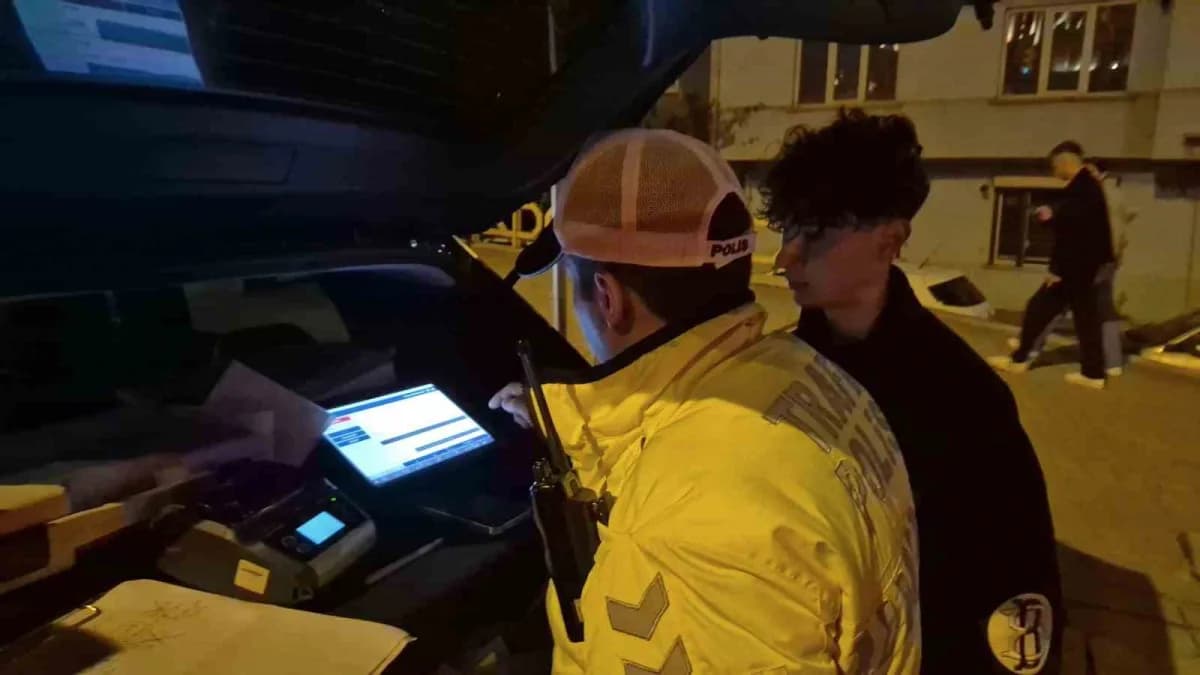 Eskişehir'de polis ekiplerinin dur ihtarına uymayan motosiklet sürücüsüne uygulanan trafik cezası
