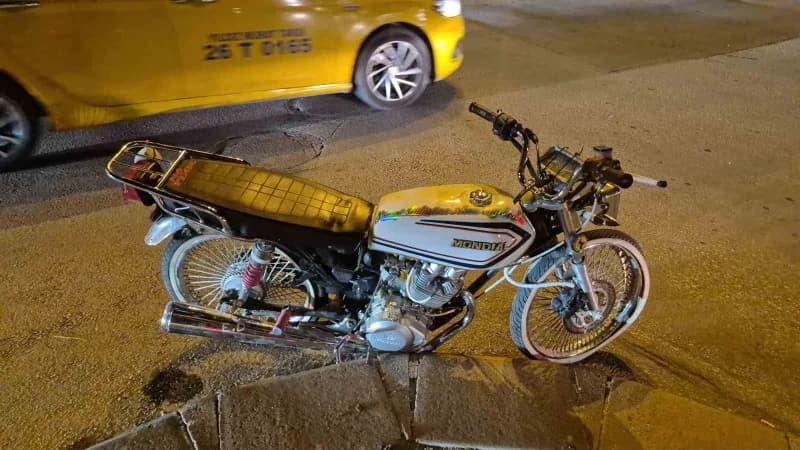 Eskişehir'de Polis ekiplerinin "Dur" ihtarına uymayarak kaçan ve kilometrelerce süren kovalamaca sonucu refüje çıkarak d