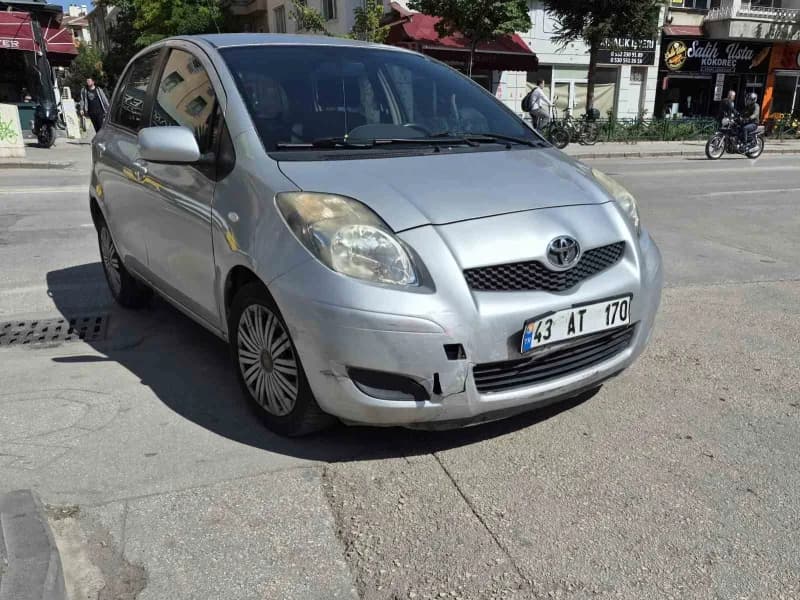 Eskişehir Tepebaşı’nda motosiklet ve otomobilin çarpıştığı trafik kazası sonrası olay yeri
