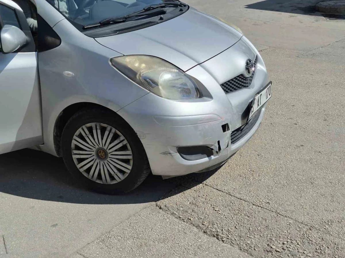 Eskişehir’de meydana gelen trafik kazasında otomobil ile çarpışan motosikletin sürücüsü yaralandı.