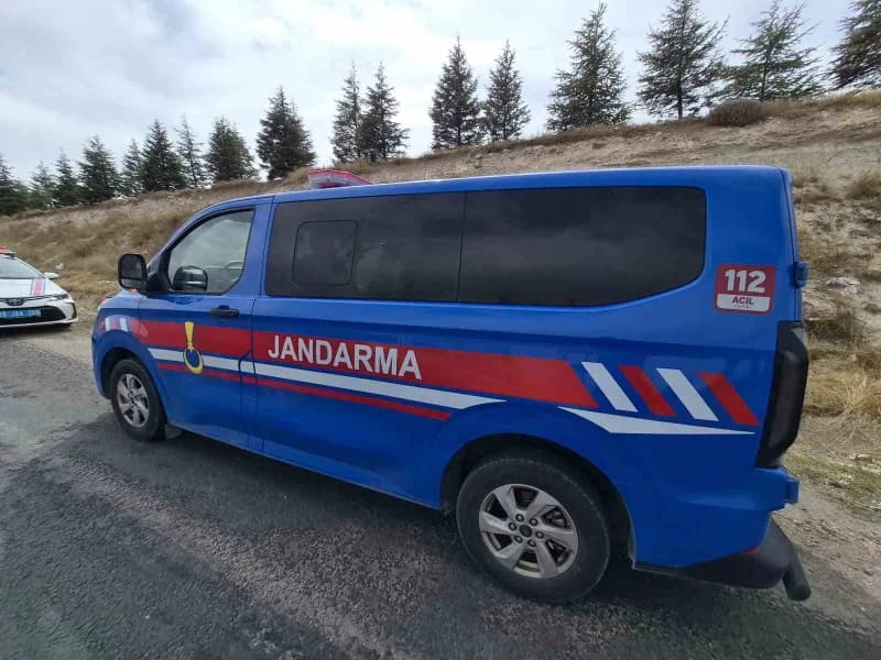 Eskişehir'de tekeri kilitlenen motosikletten düşerek yaralanan sürücü hastaneye kaldırıldı.
