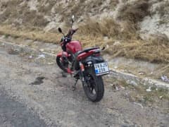 Eskişehir Seyitgazi Yolu'nda tekeri kilitlenen motosikletten düşen sürücünün kazası sonrası olay yeri