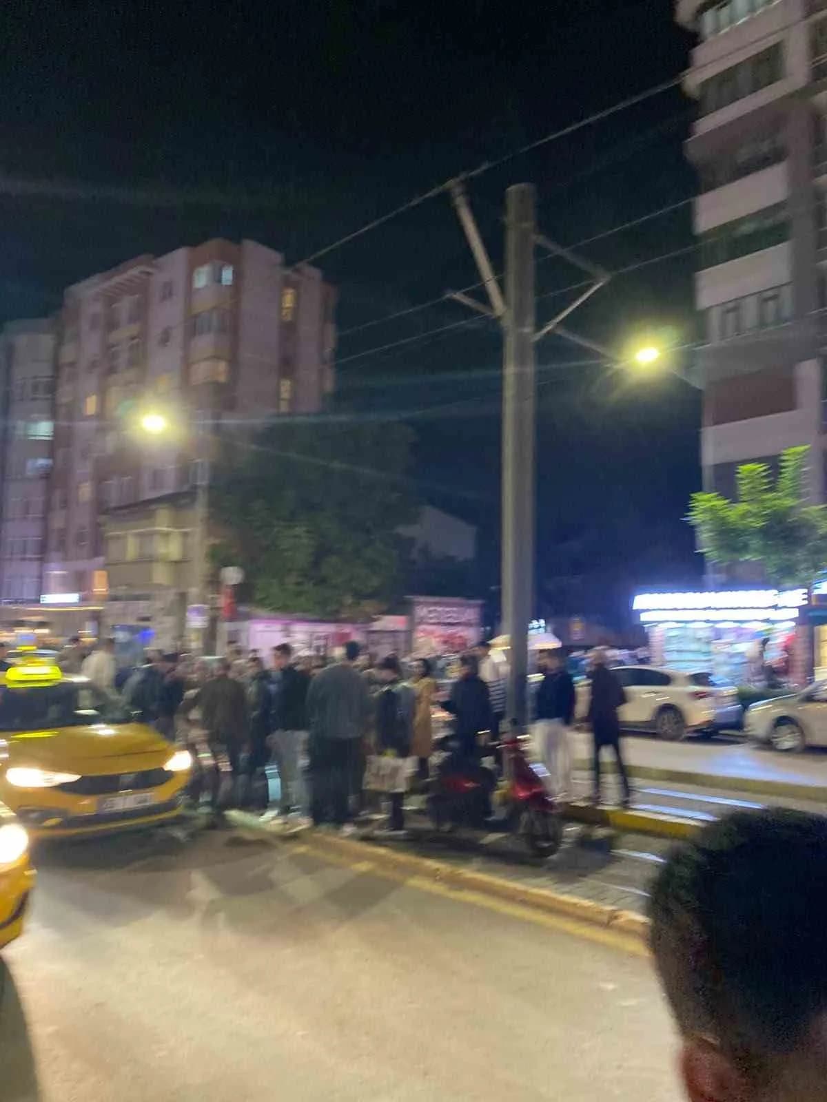 Eskişehir'de yolun karşısına geçmek isteyen bir yaya, motosikletin çarpması sonucu ağır yaralandı. Hastaneye kaldırılan