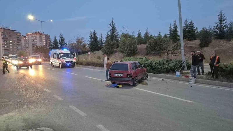 Eskişehir'de sürücüsünün direksiyon hakimiyetini kaybetmesi sonucu aydınlatma direğine çarpan otomobilin sürücüsü yarala