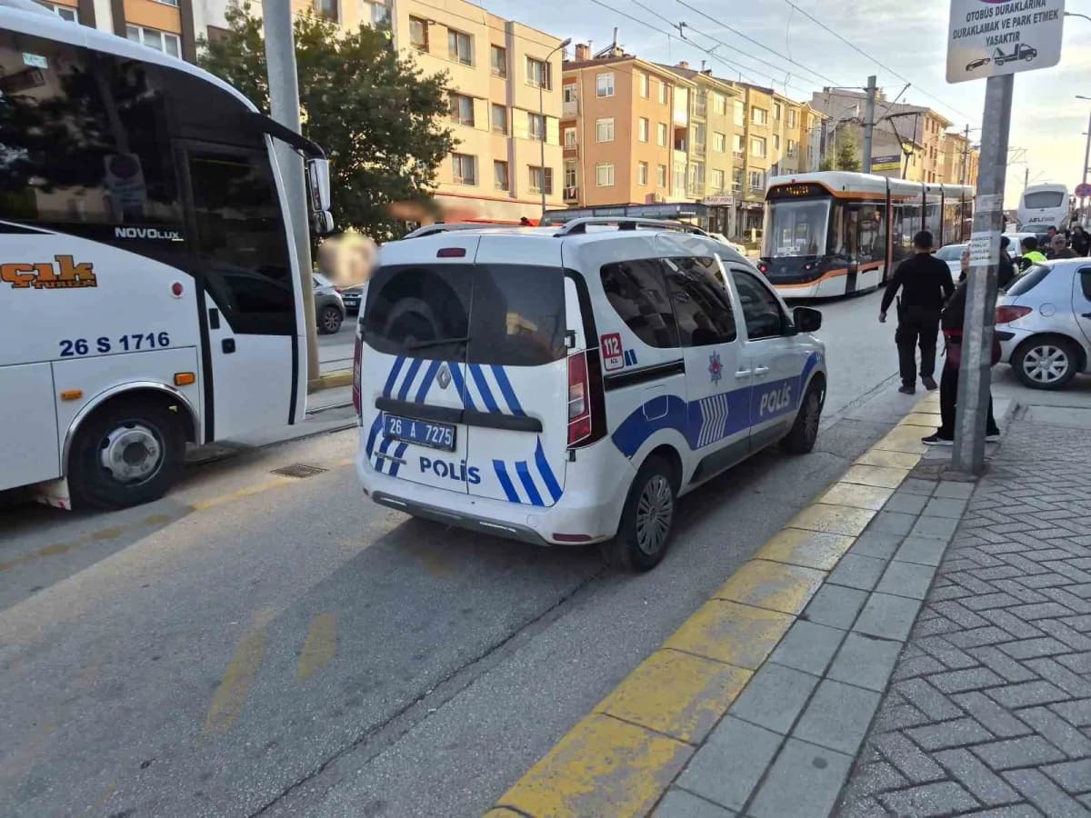 Eskişehir'de otomobil çarpması sonucu yaralanan yaşlı kadın hastaneye kaldırıldı.
