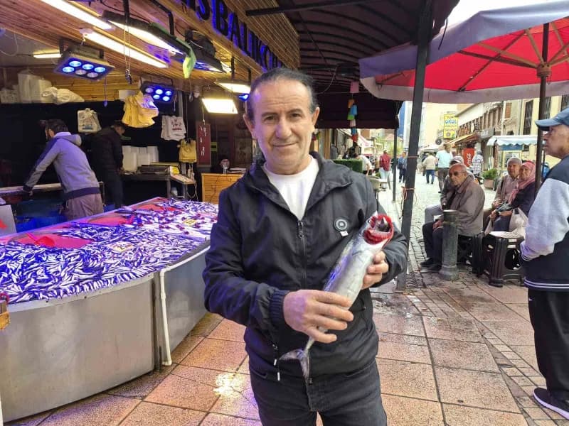 Eskişehir'de balıkçılık yapan Erkan Arslanbenzer, bu sene hem palamut hem de hamsinin bol olduğunu belirterek, "Böyle ol