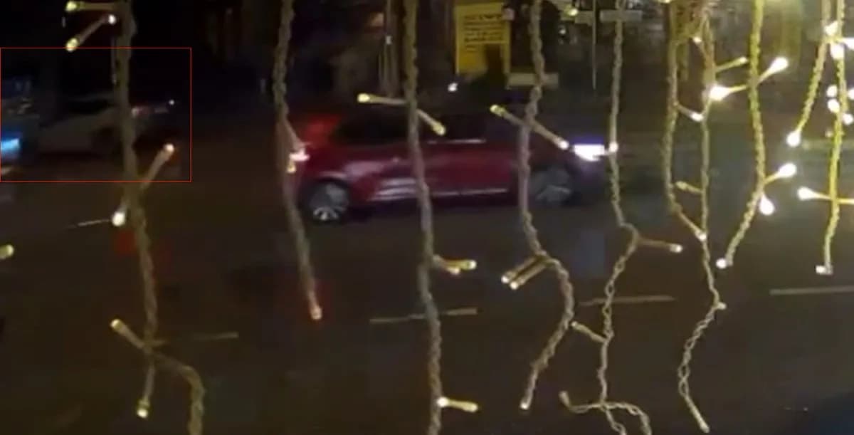 Kaza anı güvenlik kameralarına yansıdı.