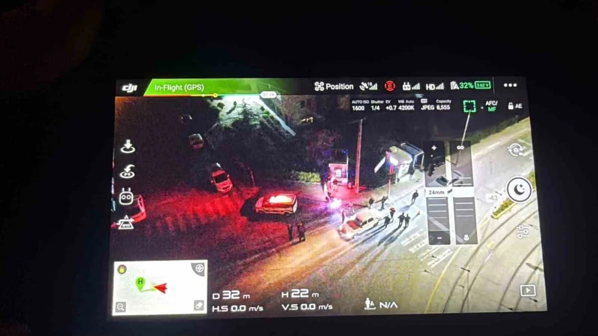 Eskişehir'de Çevik Kuvvet ekiplerinin de katılımıyla 75. Yıl Mahallesinde asayiş ve trafik denetimi gerçekleştirildi. 10