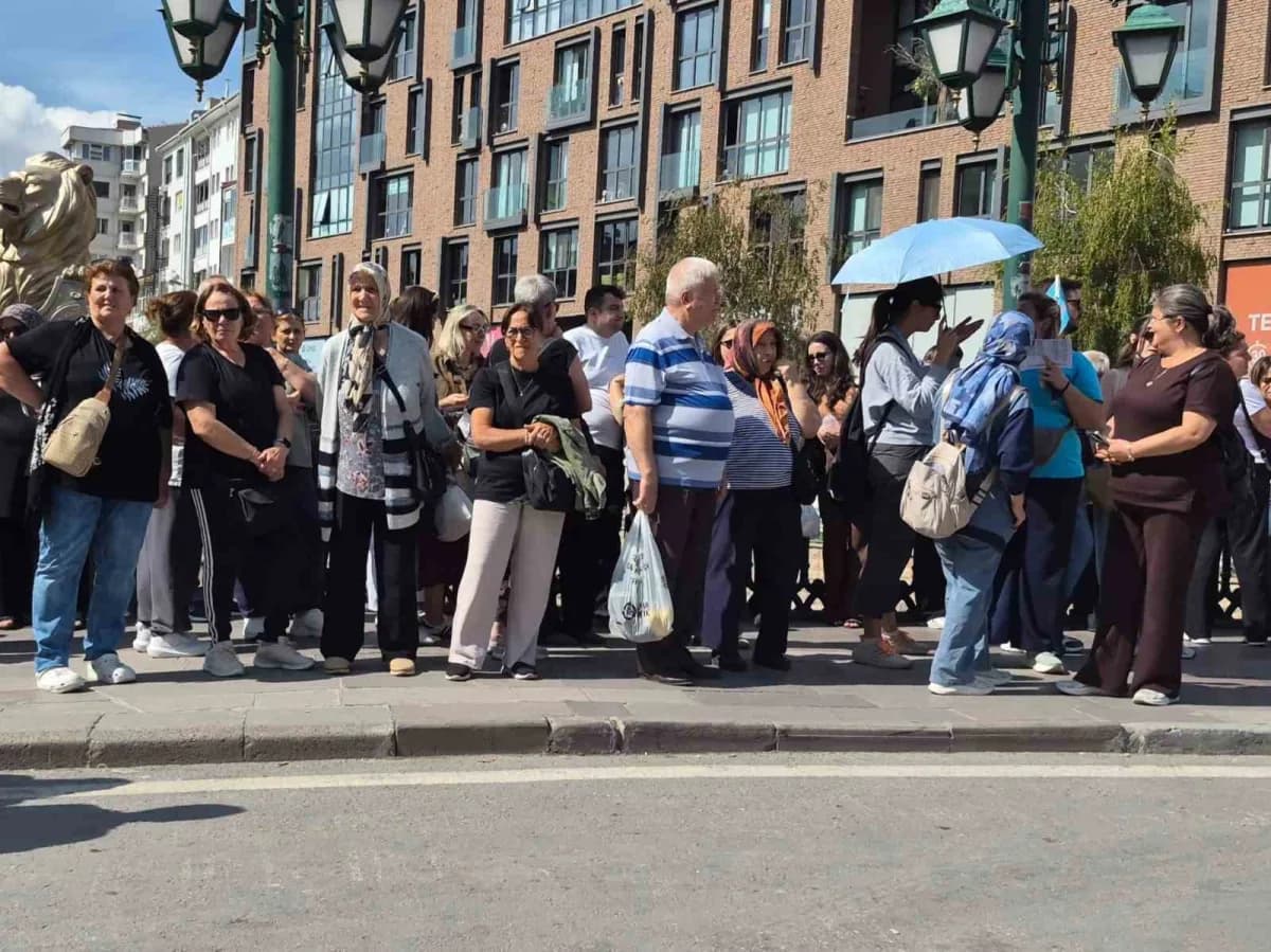 Tarihi dokusu, modern şehir yapısı ve kültürel zenginlikleriyle öne çıkan Eskişehir, yerli ve yabancı turistlerin odak n