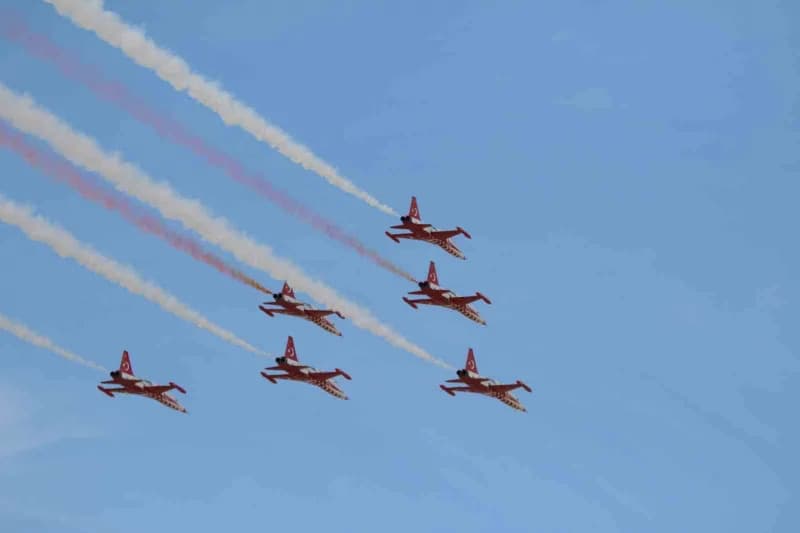 Eskişehir'de 11.'si düzenlenen SHG Airshow'da Türk Yıldızları'nın gösterisi izleyenlerin nefesini kesti.