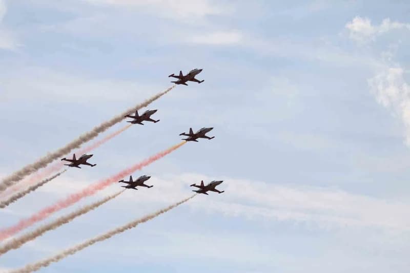 Eskişehir'de 11.'si düzenlenen SHG Airshow'da Türk Yıldızları'nın gösterisi izleyenlerin nefesini kesti.