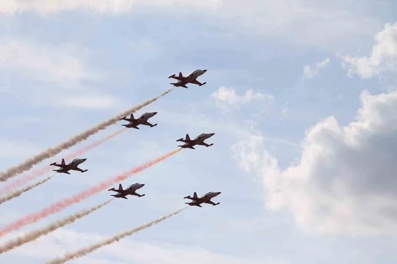 Eskişehir'de 11.'si düzenlenen SHG Airshow'da Türk Yıldızları'nın gösterisi izleyenlerin nefesini kesti.