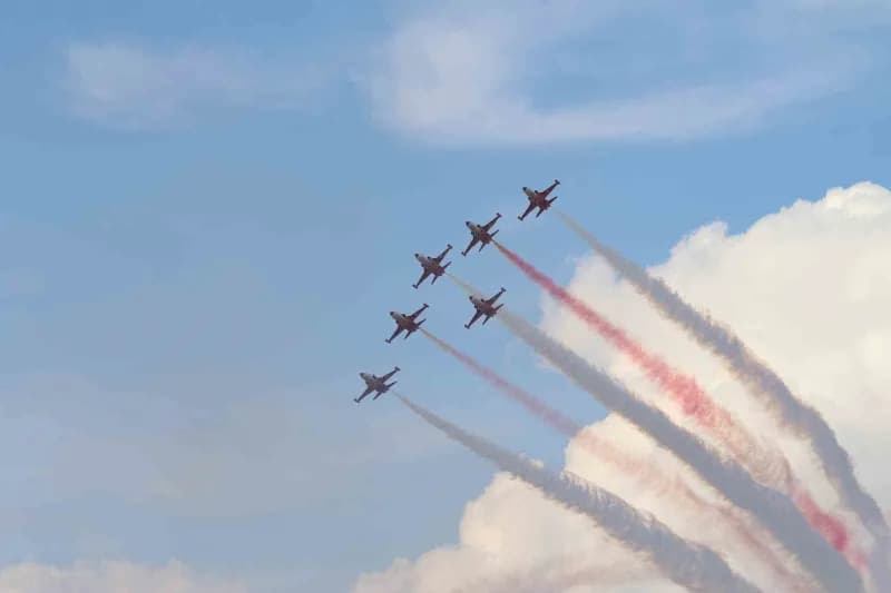 Eskişehir'de 11.'si düzenlenen SHG Airshow'da Türk Yıldızları'nın gösterisi izleyenlerin nefesini kesti.