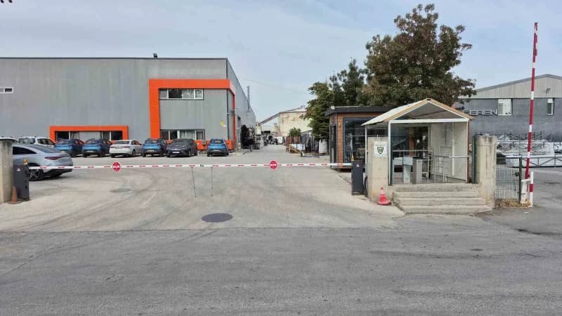Eskişehir'de bir yapı fabrikasında yüksekten düşen 52 yaşındaki şahıs hayatını kaybetti.