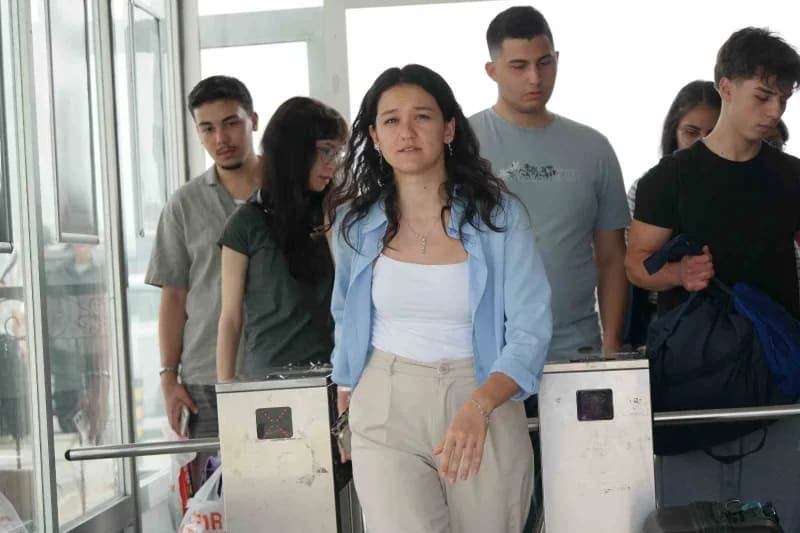 Eskişehir’de yeni eğitim döneminde yurtlara yerleşen öğrenciler ve Gençlik ve Spor İl Müdürlüğü yetkilileri