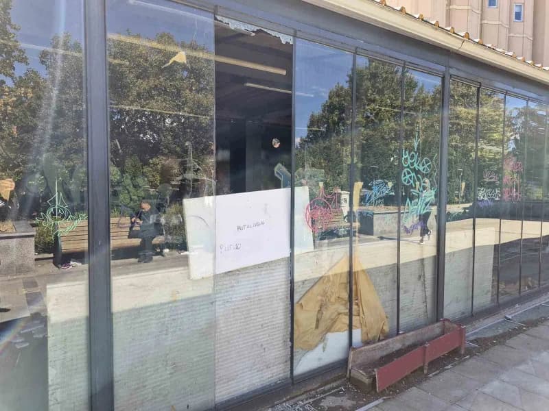 Eskişehir’in yaya ve araç trafiğinin en yoğun olduğu noktalarından Zübeyde Hanım Bulvarı üzerinde bulunan ve bir süredir