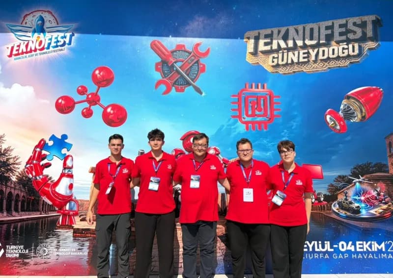 Eskişehir Özel EOSB Mesleki ve Teknik Anadolu Lisesi öğrencileri, TEKNOFEST 2026 Mesleki Yetenek Yarışması'nda farklı ka