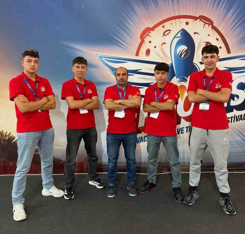 Eskişehir Özel EOSB Mesleki ve Teknik Anadolu Lisesi öğrencileri, TEKNOFEST 2026 Mesleki Yetenek Yarışması'nda farklı ka