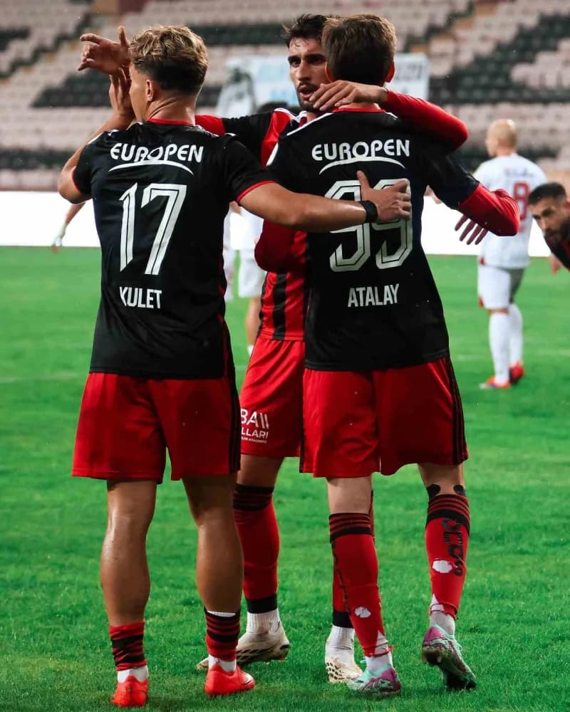 Nesine 3. Lig 2. Grup 4. Hafta mücadelesinde Eskişehirspor, sahasında Balıkesirspor'u 7-1 mağlup etti.