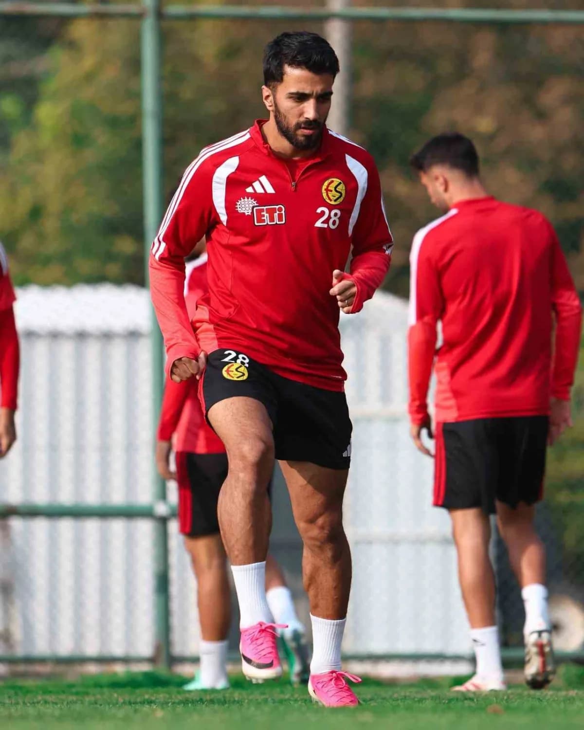 TFF 3. Lig 2. Grup'ta mücadele eden Eskişehirspor, Balıkesirspor maçı için hazırlıklarını sürdürüyor.